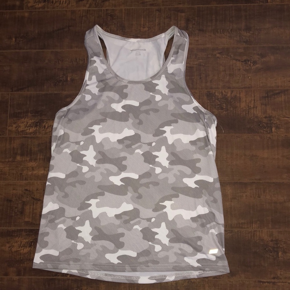3/30 Camouflage tank top size small